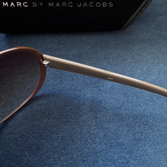 Marc by Marc Jacobs Brown/Taupe Women’s Sunglasses - Picture 3 of 4